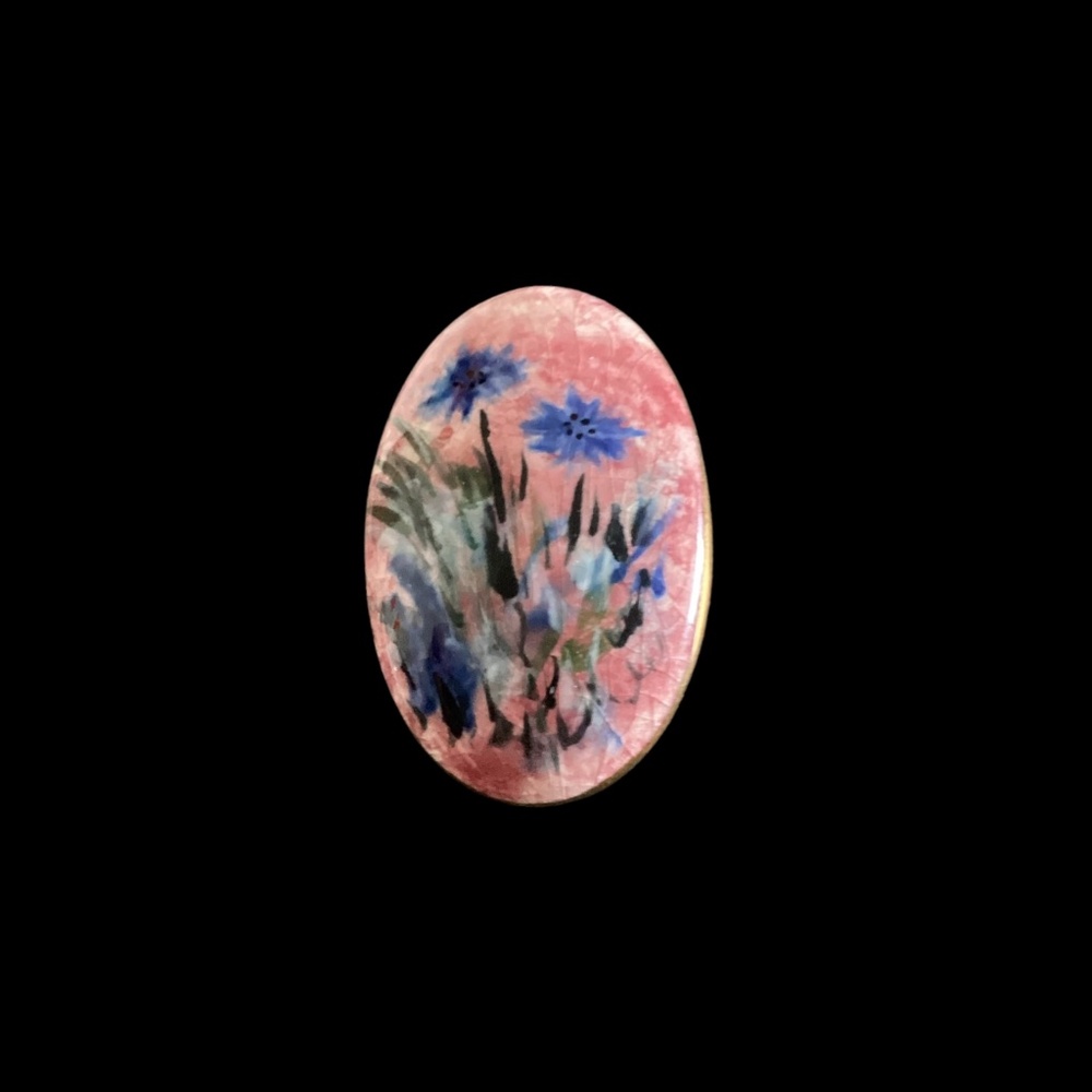 Hand Painted Brooch - Picture 2 of 3